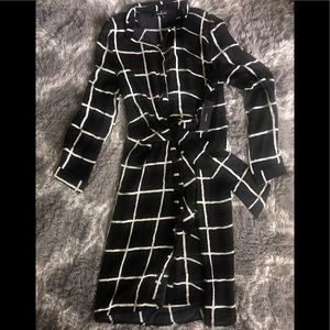 LULU’S TAIA TIE-FRONT LONG SLEEVE MIDI DRESS